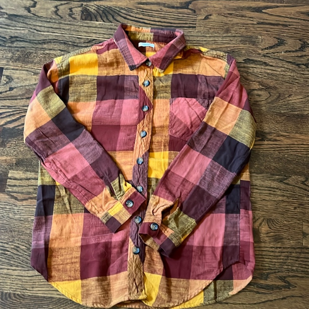 Women’s Medium Lightweight Flannel Top